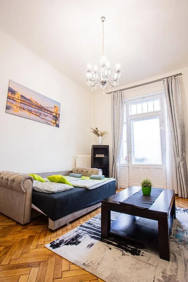 Vaci Street Studio Budapest Apartment