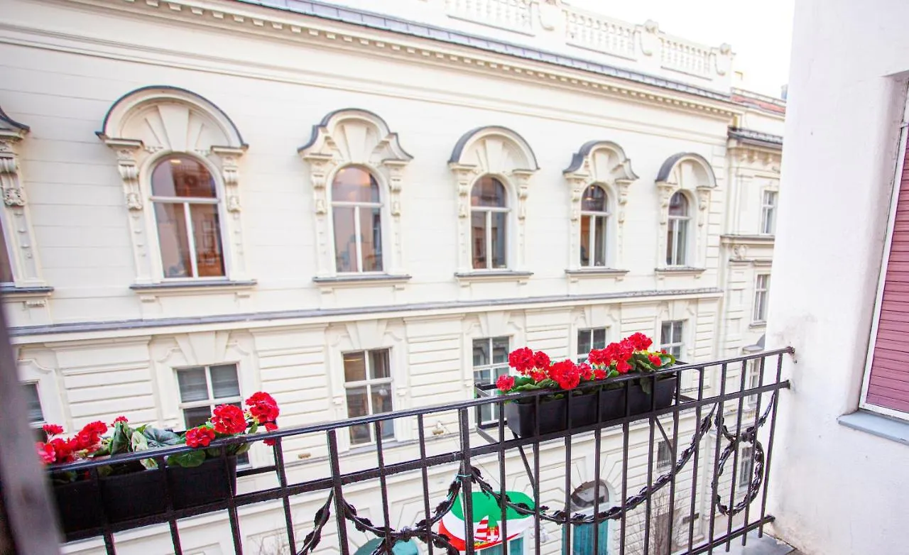 Vaci Street Studio Budapest 0*,